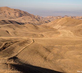 вид на бескрайние среднеазиатские горные просторы
