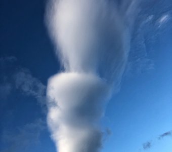 Комета из облаков.