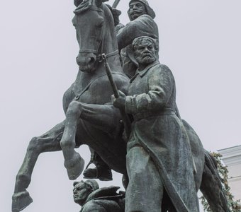 Памятник первой конной
