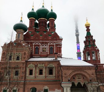 Храм и останкинская телебашня