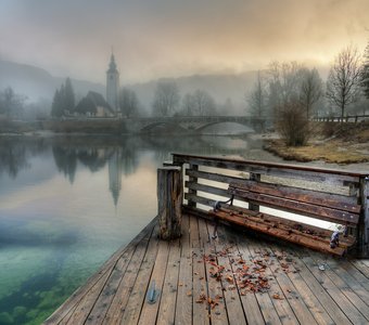 туманное утро на озере Бохинь...