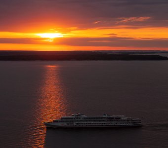 Рассвет на Волго-Камском море