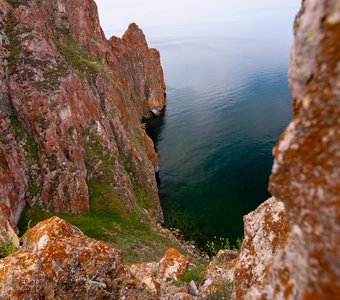 Скалистый берег Байкала