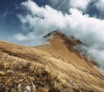 Седловина хребта горы Столовая (2993)