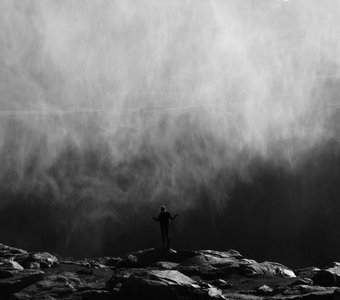 У водопада Деттифосс