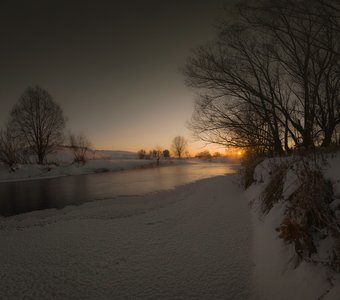 Зимний вечер у реки