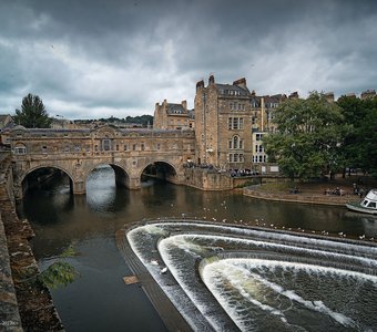 Bath. View to Pulteney Bridge