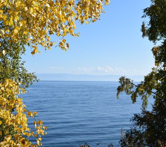 Зелёно-жёлтый Байкал