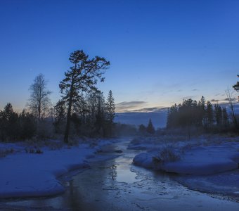 Морозный вечер на реке Адуй, окрестности посёлка Нагорный, Свердловская область