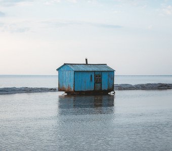 Соблюдая социальную дистанцию