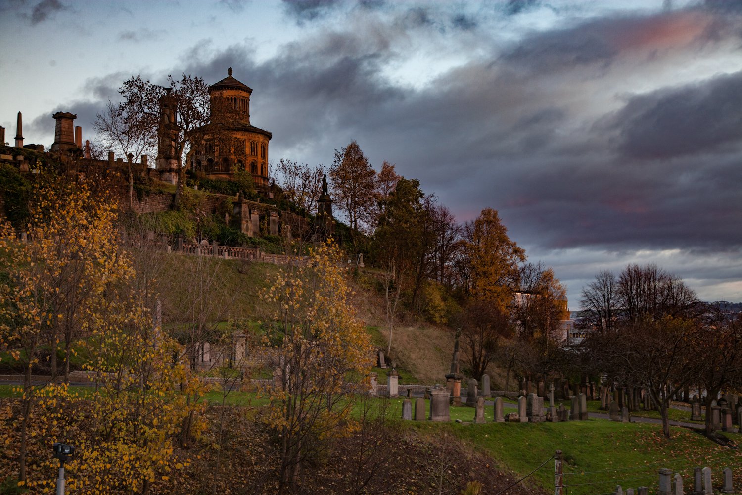 Некрополь в Глазго, Шотландия. Осенний вид