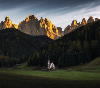Церковь Валь-ди-Фюнес, Южный Тироль, Италия