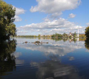 Облака в пруду