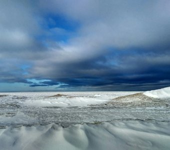 Белое море в морозный день