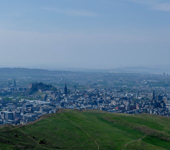 Эдинбург. Великолепный вид на город  с застывшего вулкана.