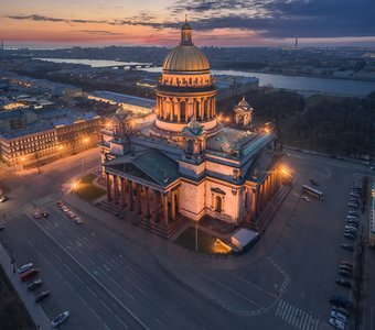 Необычно пустые улицы Петербурга