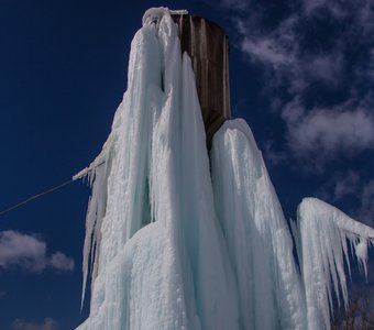 Вода и лёд(водонапорная башня зимой)