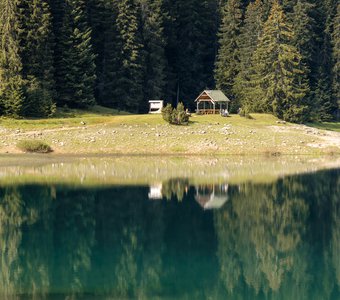 Дом у озера