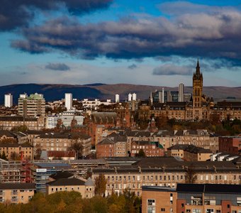 Шотландия, Глазго. Панорама города на закате