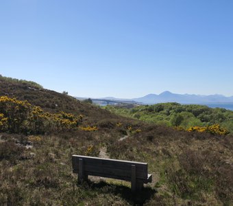 Скамейка с видом на остров Скай