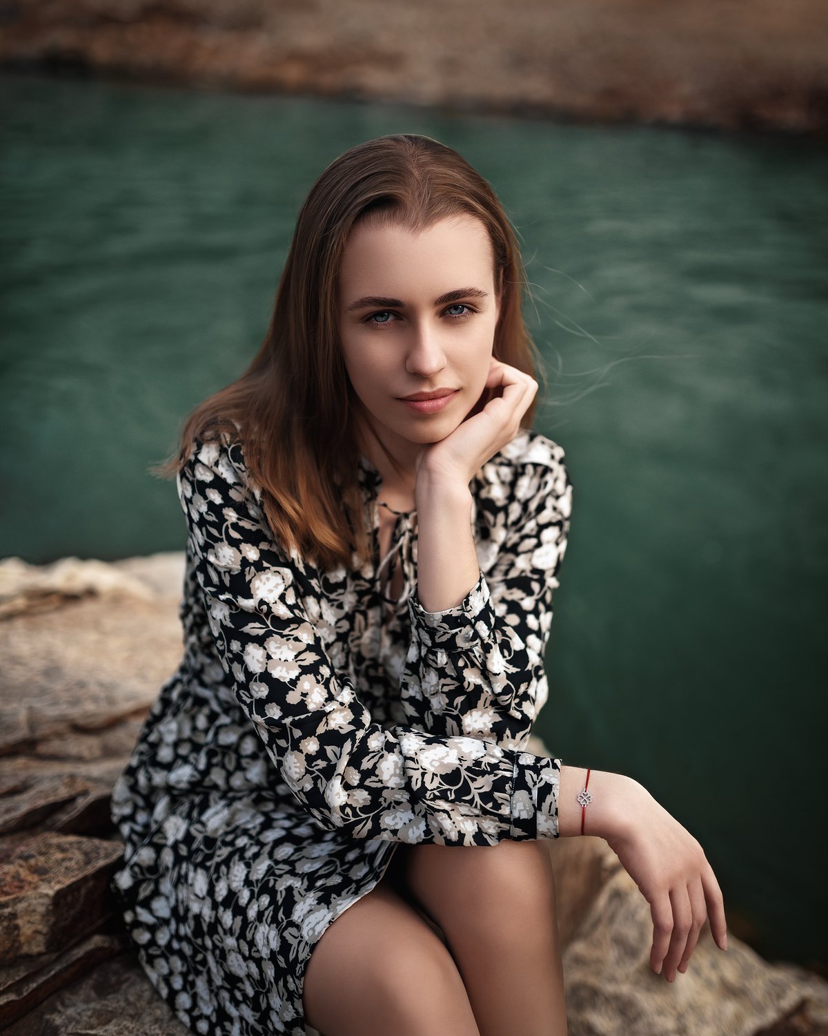 Портрет Полины у реки Рудной