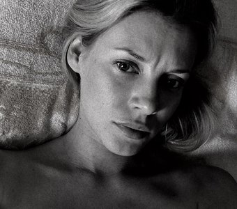 Я девочка. Я жалуюсь. Я плачу. Ты добрый. Ты высокий. Ты - плечо.