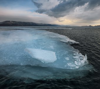 Байкал тает