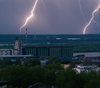 Первая майская гроза.