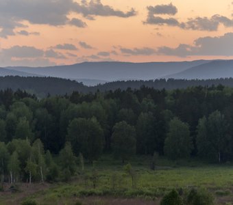 Вечер с видом на Уральский хребет