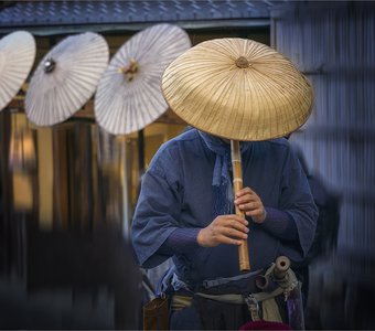 Уличный музыкант в Киото