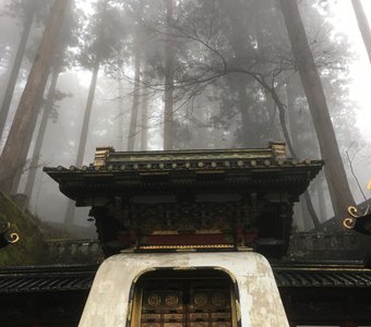 У мавзолея Иэясу Токугавы