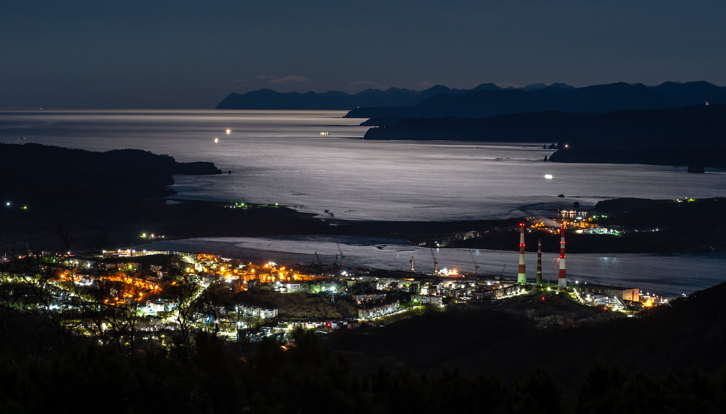 город в ожидании возвращения кораблей