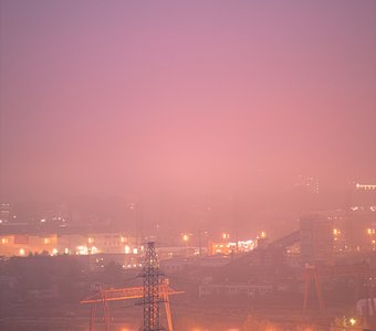 На спящий город опускается туман