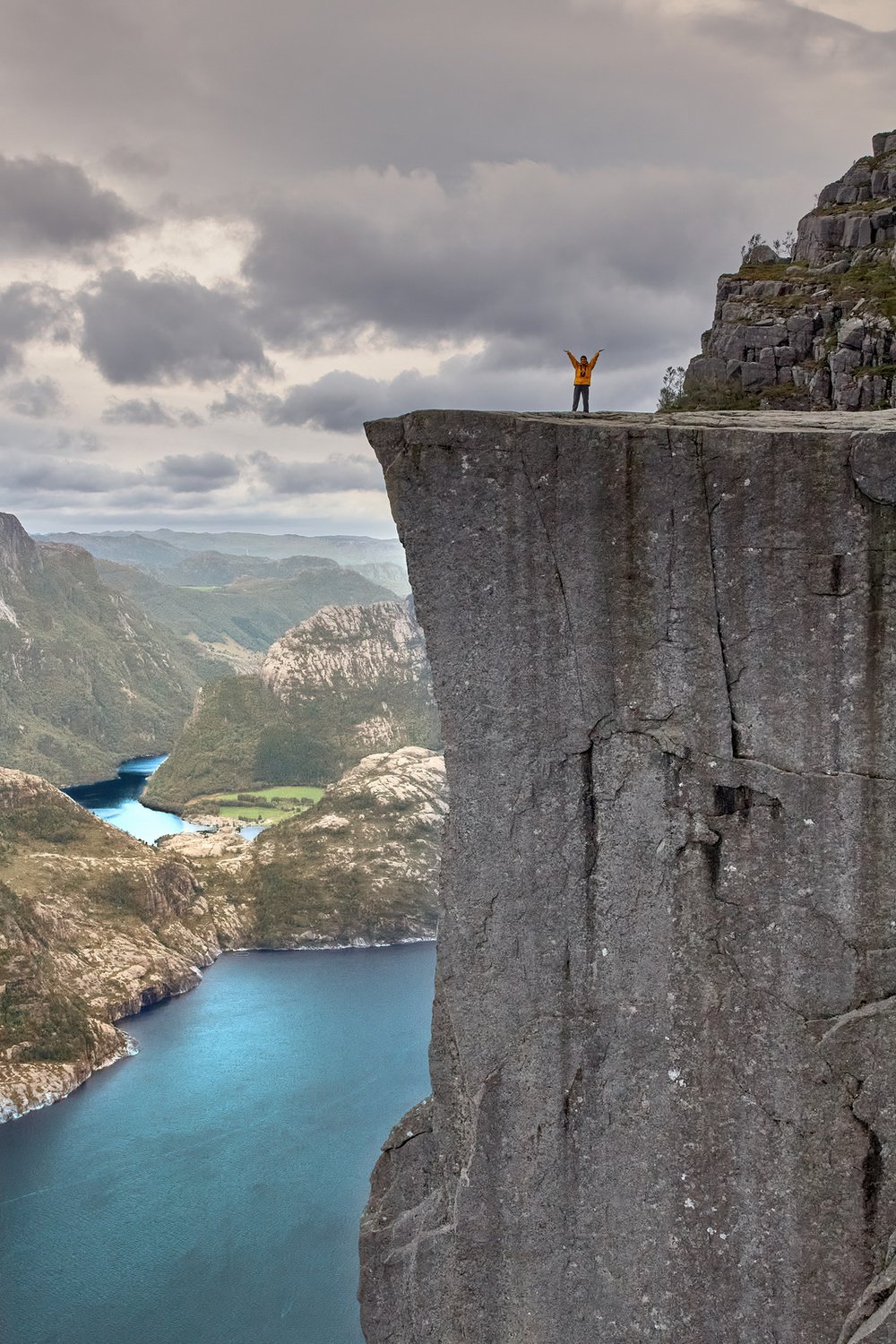 Прекестолен – гигантский утёс в Норвегии