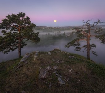 Закат луны над Чусовой