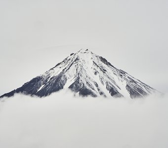 Вулкан Корякский над облаками
