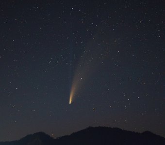 Комета Neowise  утром 17 июля 2020 года.