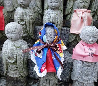 Мидзуко в платочке с Анпанманом: мило и печально.