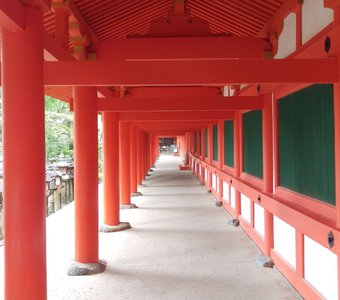 киноварно-красный в японском храме