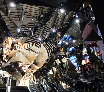 В калейдоскопе реальностей