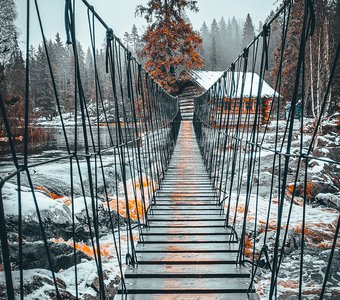 Огненные языки пламени в воде