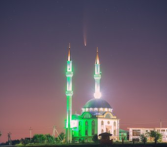 Мечеть Кадыр-Джами и комета NEOWISE