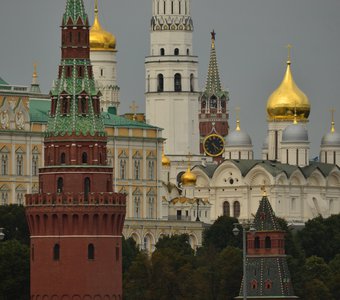 пасмурный день над Москвой