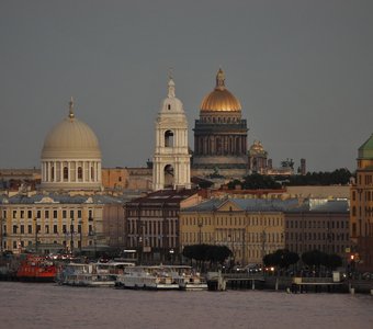 Исаакивский собор и Церковь Святой Великомученицы Екатерины.