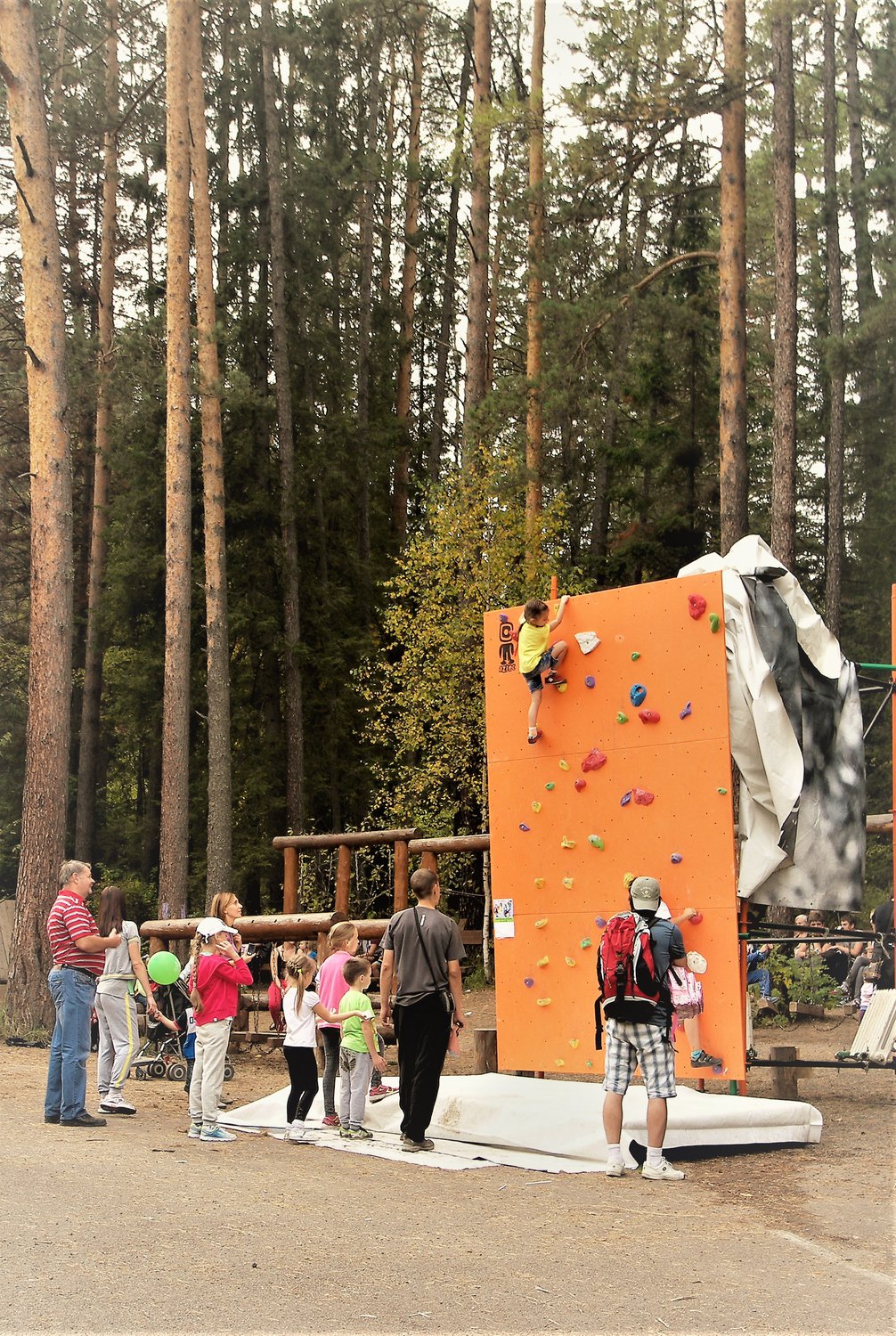 Тренировка юных скалолазов