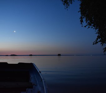 Ночная тишина у лодки