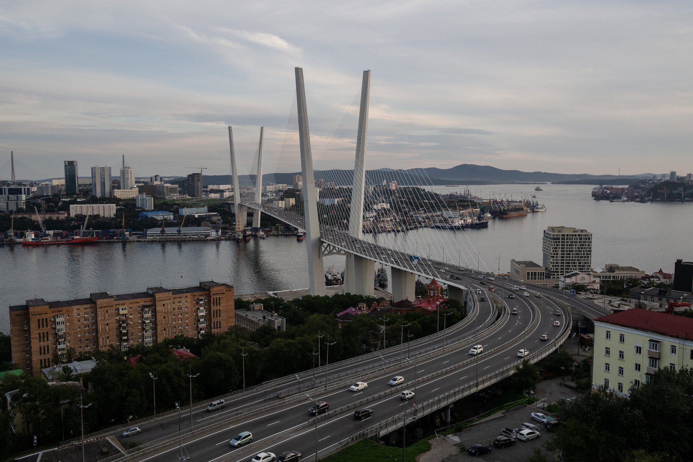 Тот самый вид на контрасты города Владивосток