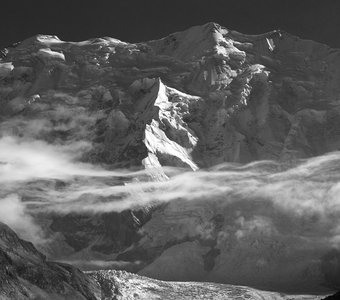 Безенгийская стена