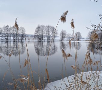 Зеркальная гладь воды