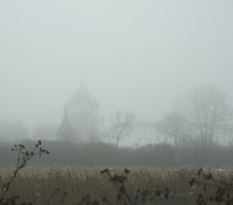 Суздальский кремль в тумане